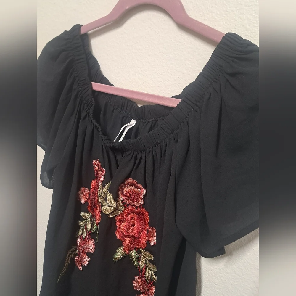 Live 4 Truth Womens 1X Black Floral Embroidered Peasant Blouse Boho Top - Picture 5 of 5